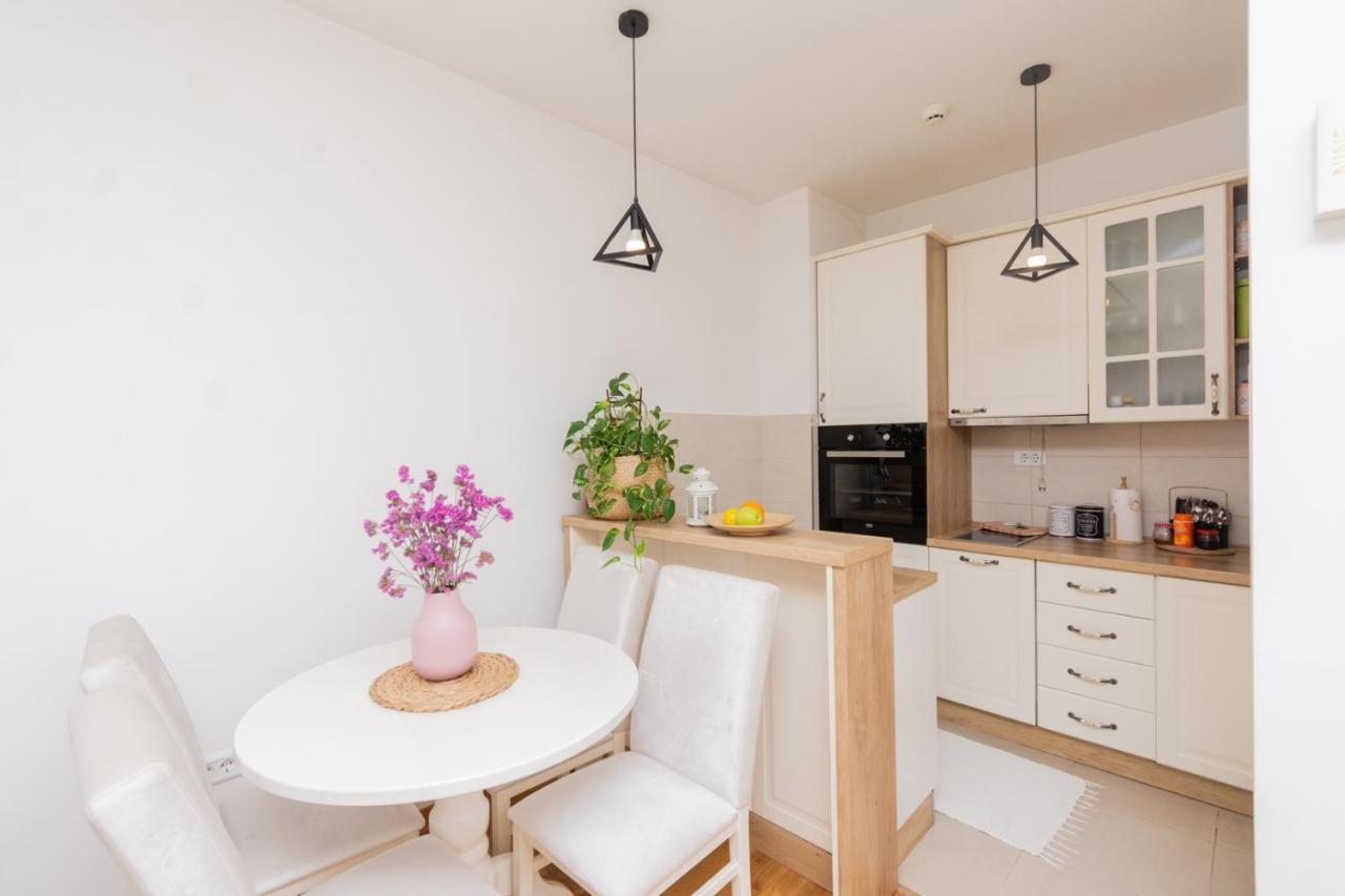 Lux City Apartment With Parking Ποντγορίτσα Εξωτερικό φωτογραφία