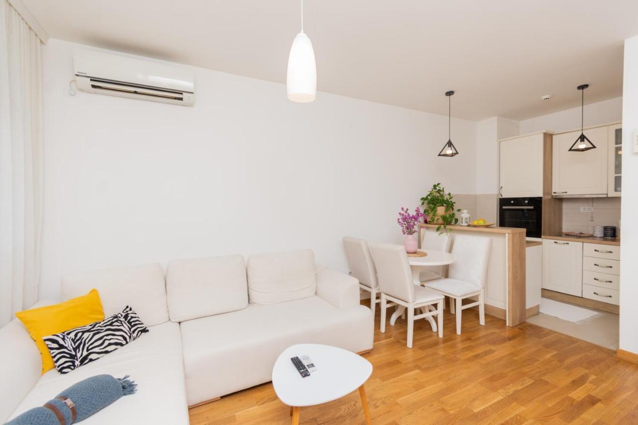 Lux City Apartment With Parking Ποντγορίτσα Εξωτερικό φωτογραφία