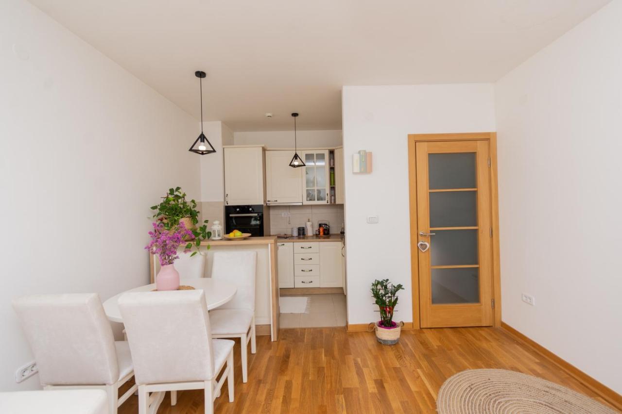 Lux City Apartment With Parking Ποντγορίτσα Εξωτερικό φωτογραφία