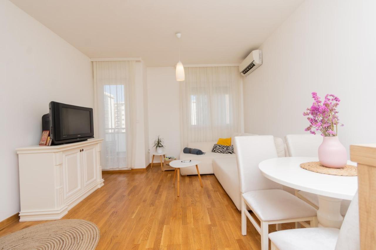 Lux City Apartment With Parking Ποντγορίτσα Εξωτερικό φωτογραφία