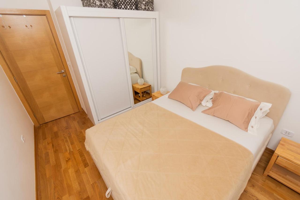 Lux City Apartment With Parking Ποντγορίτσα Εξωτερικό φωτογραφία