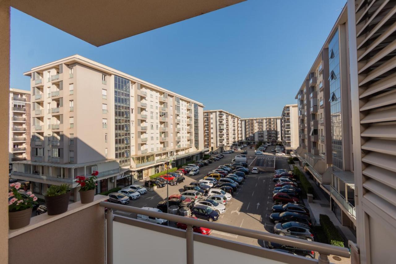 Lux City Apartment With Parking Ποντγορίτσα Εξωτερικό φωτογραφία